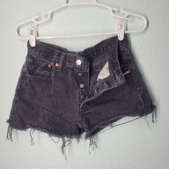 VINTAGE Levi's 501 Button Fly Cut Out Distressed Short Jeans Boyfriend - Picture 4 of 7